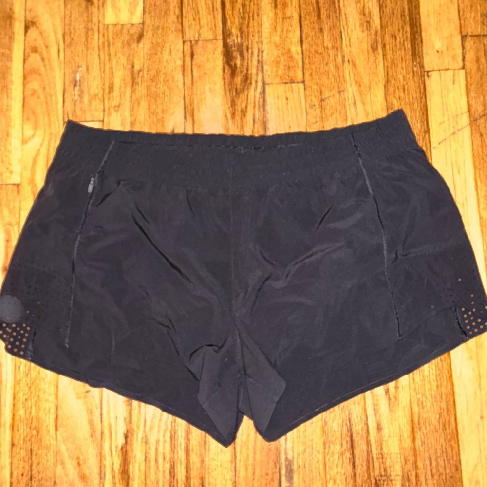 Athleta Hustle 3” Shorts Size XL
